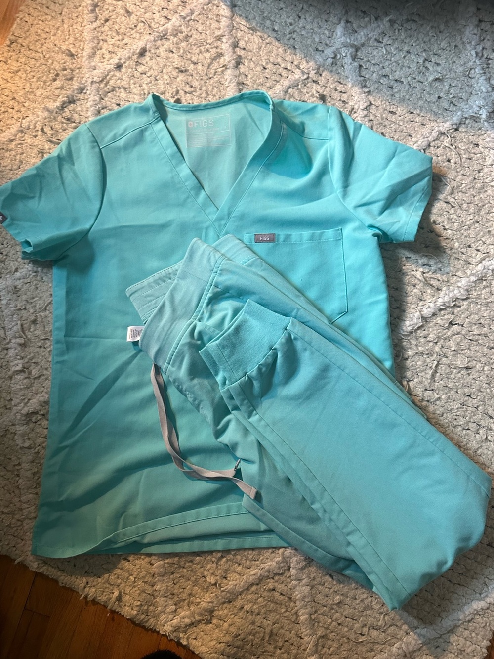 Figs Women’s Seaglass. Short Sleeve Scrub Top and Pants
